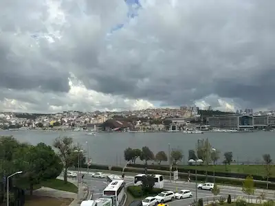 TARIHI YARIMADA'NIN KALBI BALAT FENER'DE, ÖNÜ KAPANMAZ DENIZ MANZARALI 2+1 FIRSAT DAIRE!