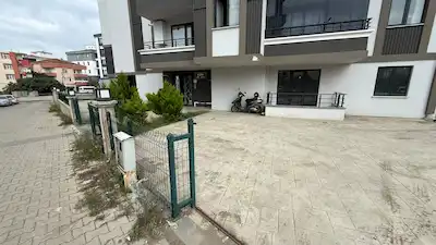 REMAX RAHŞAN ÇAM'DAN| TOPLU KONUT BULVARINDA SATILIK GENIŞ 1+1 DAIRE