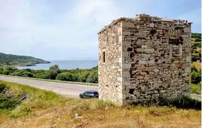 FOÇA'DA DENİZ MANZARALI SATILIK ARAZİ