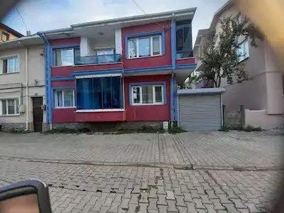 REMAX DESIGN YAHYALAR MAHALLESİNDE SATILIK KARGİR EV