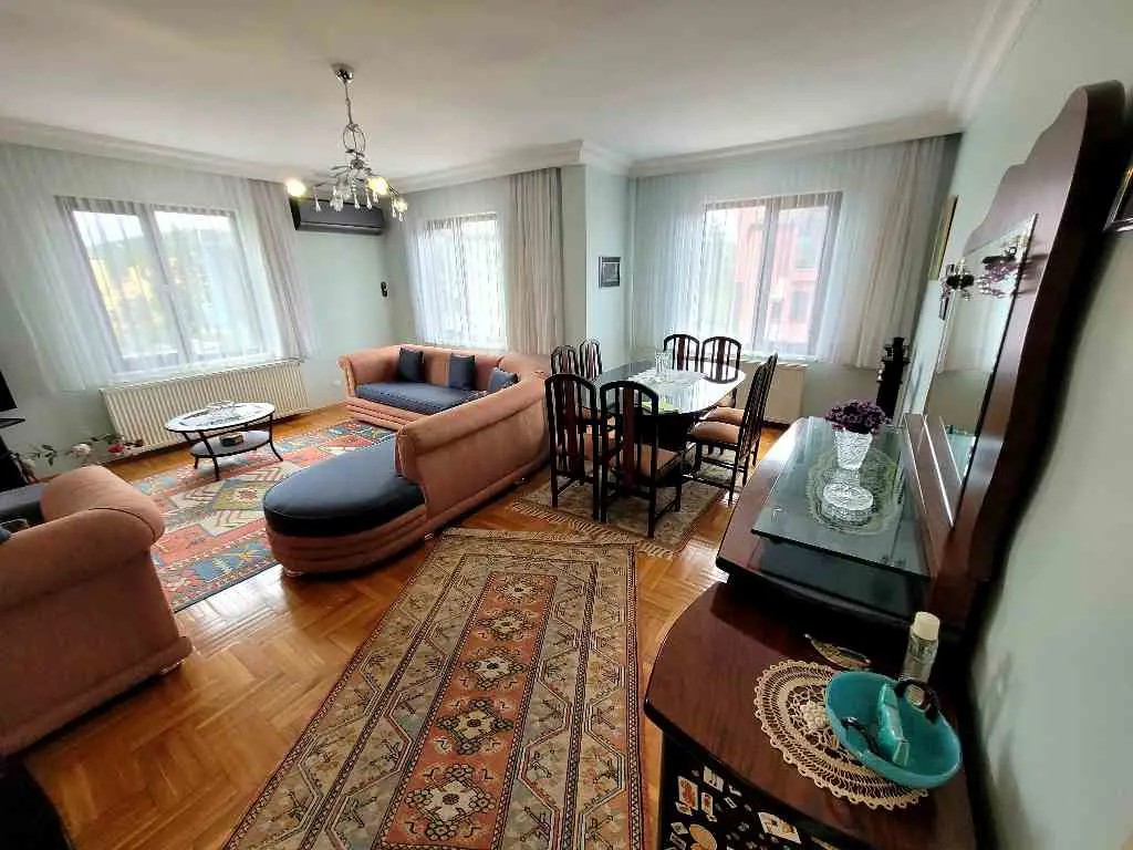 ÇEKMEKÖY GÖL KONAKLARİ SATILIK 3+1 BUTİK SITE GENIŞ DAIRE 2