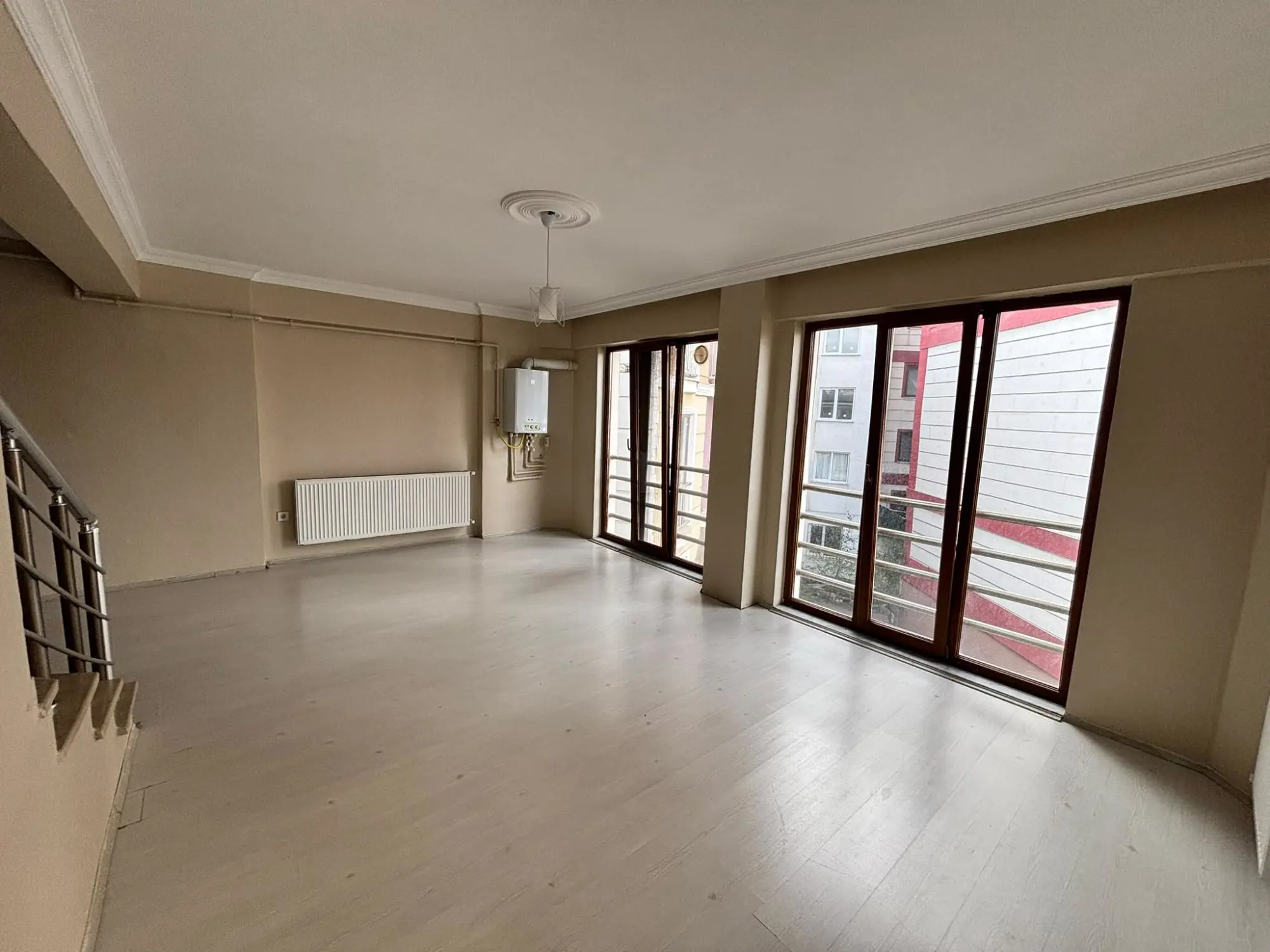 REMAX KANYON'DAN SARIKUM'DA KİRALIK 2+1 ÇATI DUBLEKSİ.
