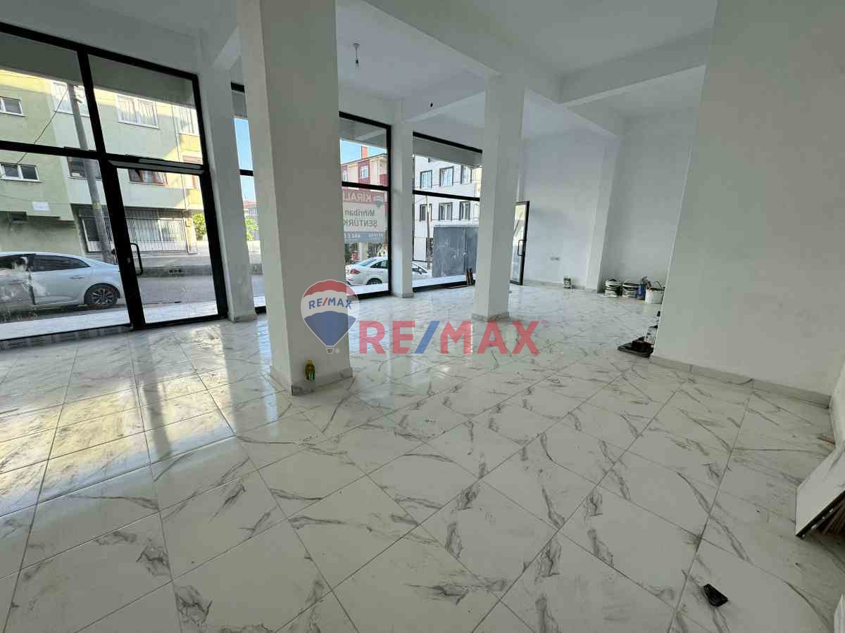 ÇAYIROVA MAH. ÇAYIROVA ORTAOKULU KARŞISI E-5 YÜRÜME MESAFESİNDE KİRALIK DÜKKAN