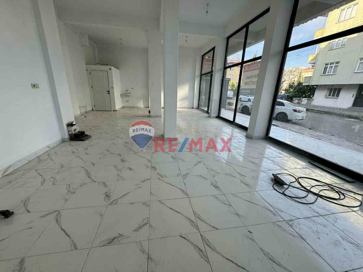 ÇAYIROVA MAH. ÇAYIROVA ORTAOKULU KARŞISI E-5 YÜRÜME MESAFESİNDE KİRALIK DÜKKAN