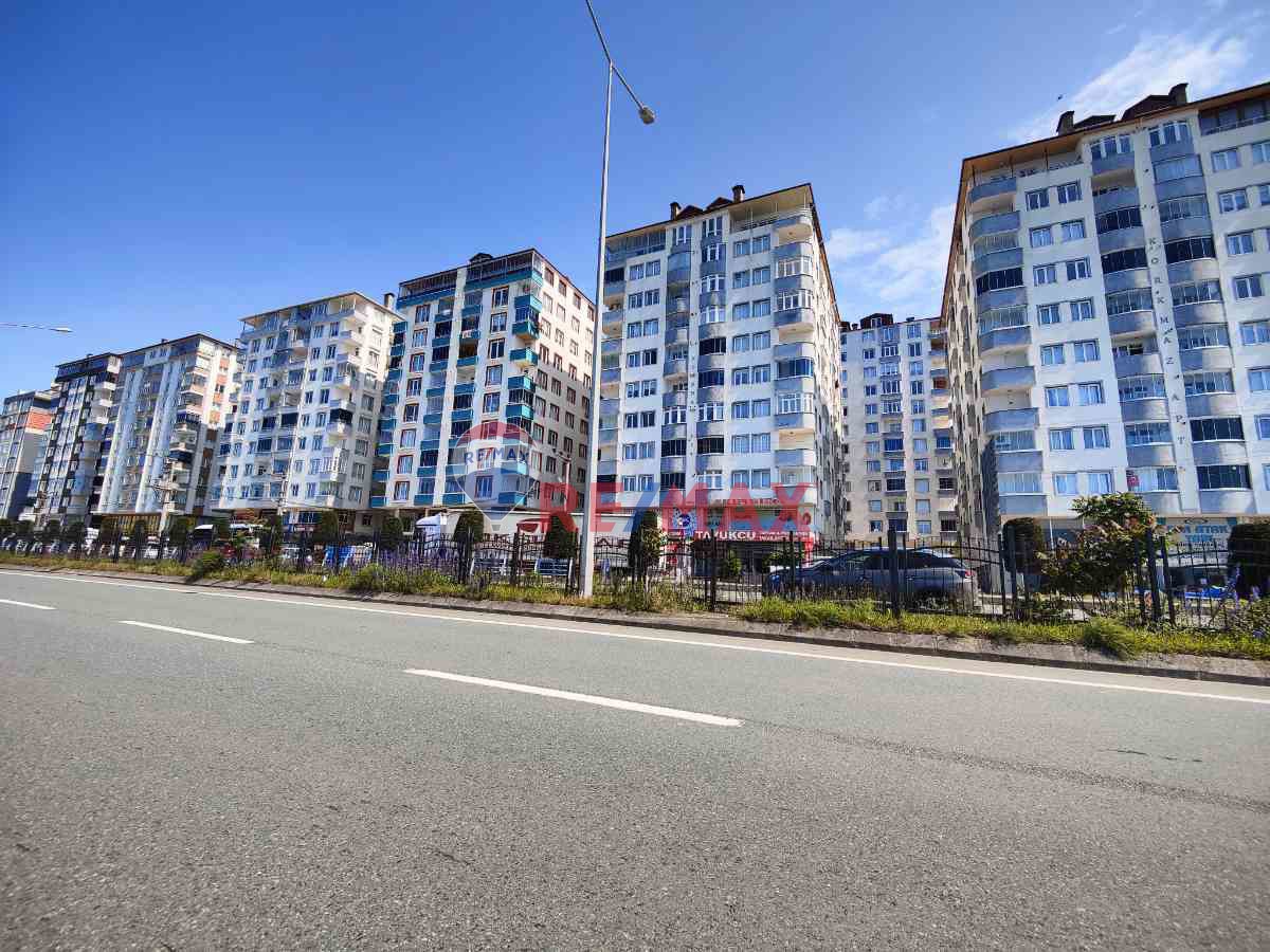 ARSİN YEŞİLYALI SAHİL YOLU ÜZERİ SİTE İÇİ 3+1 ÖZEL YAPIM SATILIK