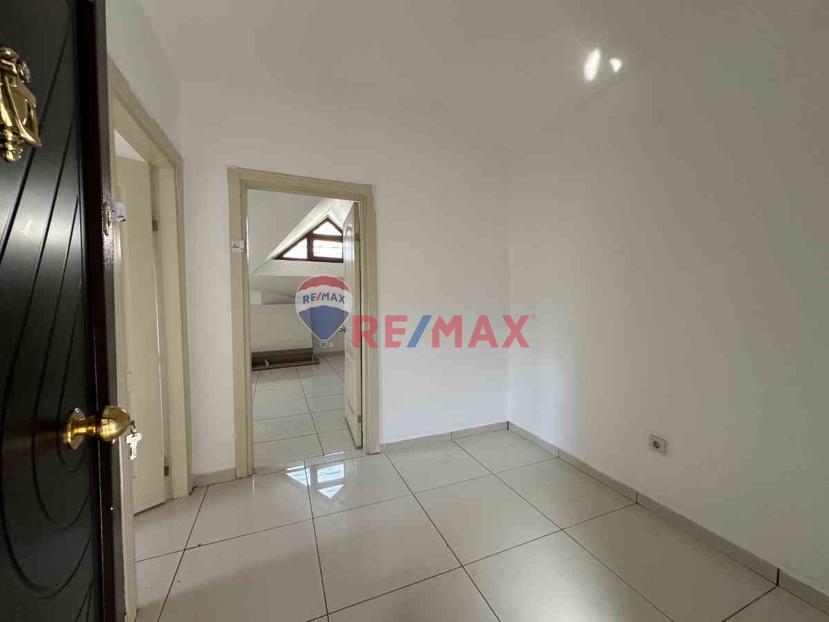 İÇERENKÖY KAYIŞDAĞI CADDESİ ALTI METRO YAKINI KİRALIK 4+1 OFİS