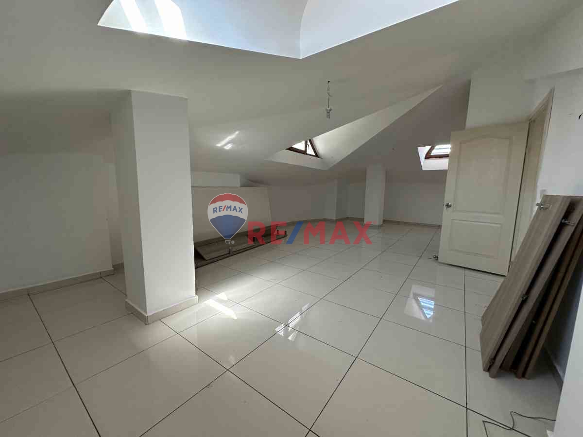 İÇERENKÖY KAYIŞDAĞI CADDESİ ALTI METRO YAKINI KİRALIK 4+1 OFİS