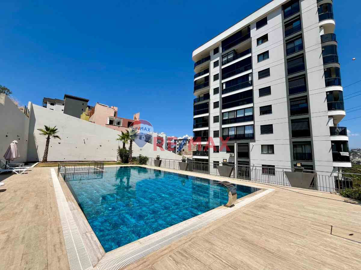 HAVUZLU SİTEDE DEMOKRASİ ÜNV.NE YAKIN SATILIK 2+1 DAİRE