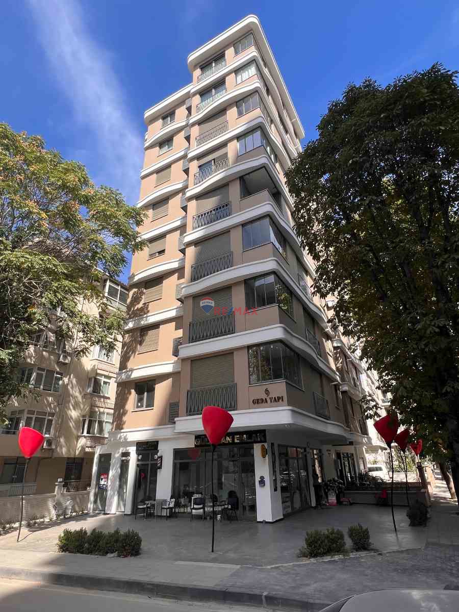 BAĞDAT CADDESINE 2. PARALELDE, HAMAM SOKAKTA LÜKS, PRESTIJ VE YATIRIM FIRSATI SATILIK 3+1 DAIRE