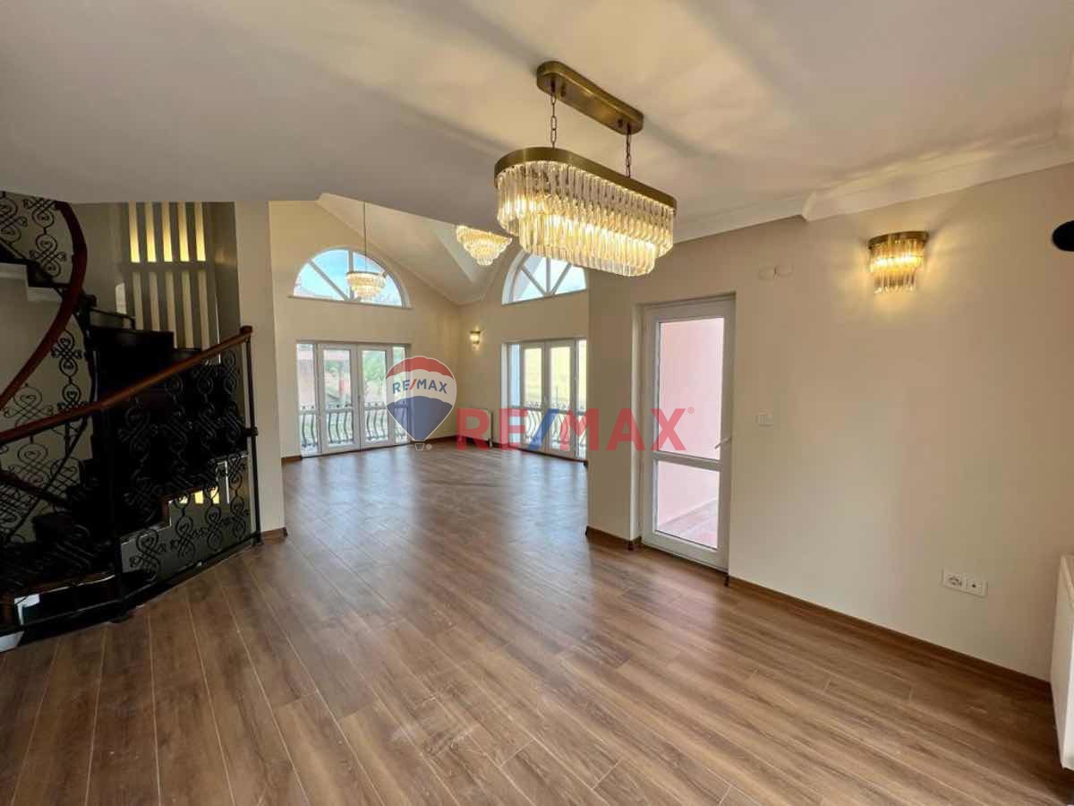 ÇEVREGÖL PARLEMENT SİTESİ 2'DE LÜKS YAPILI SIFIR VİLLA