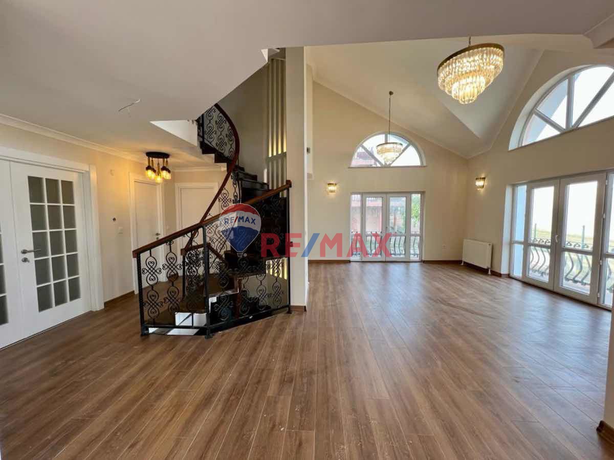 ÇEVREGÖL PARLEMENT SİTESİ 2'DE LÜKS YAPILI SIFIR VİLLA