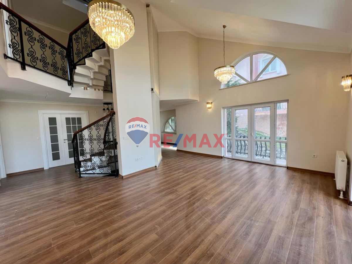 ÇEVREGÖL PARLEMENT SİTESİ 2'DE LÜKS YAPILI SIFIR VİLLA