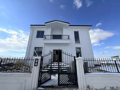TECDE'DE HARİKA MANZARALI TRİPLEKS VİLLA