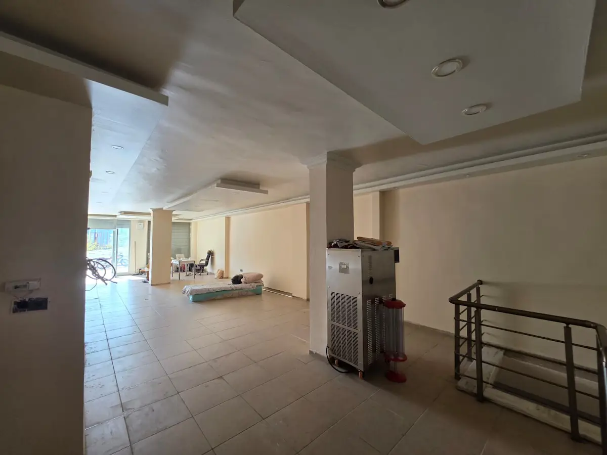 ESENYURT DEVLET HASTANESİNE YAKIN 230 M2 DEPOLU DÜKKAN