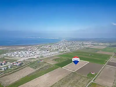 AYVALIK ALTINOVADA DENİZE YAKIN IMAR SINIRINDA YATIRIMLIK VE ÇİFTLİK KURULUMUNA UYGUN SATILIK ARAZİ