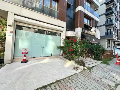 KARTAL ORHANTEPE DE VITRIN CEPHELI İKI KATLI KIRALIK DÜKKAN