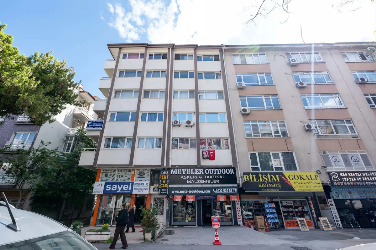 1+1 KOMBİLİ,ARA KAT,ÖN CEPHE,KIZILAY YEŞİLIRMAK CADDE ,OTOPARKLI,YATIRIMA UYGUN SATILIK OFIS