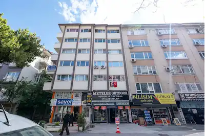 1+1 KOMBİLİ,ARA KAT,ÖN CEPHE,KIZILAY YEŞİLIRMAK CADDE ,OTOPARKLI,YATIRIMA UYGUN SATILIK OFIS
