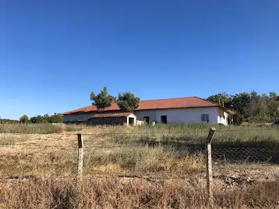 76 UŞAK CAMYAZI’DA YATIRIMLIK 8.971 M² SATILIK ARAZI