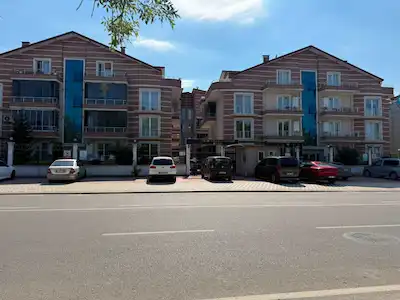 REMAX DREAM'DEN HÜRSOY BAHÇELİEVLER SİTESİNDE EĞİMSİZ 2+1 ÇATI DUBLEKS