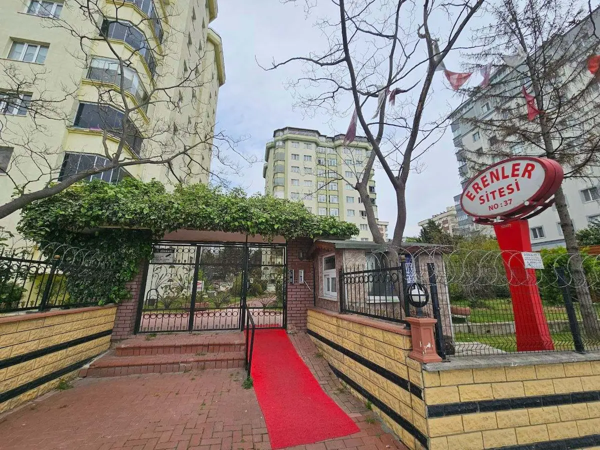 BEYLİKDÜZÜ CUMHURİYET MAHALLESİ ERENLER SİTESİ SATILIK 3+1 DAİRE