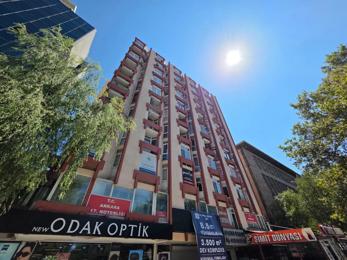 KIZILAY ATATÜRK BLV ÜZERI BATIHAN IŞ MERKEZI SATILIK OFIS