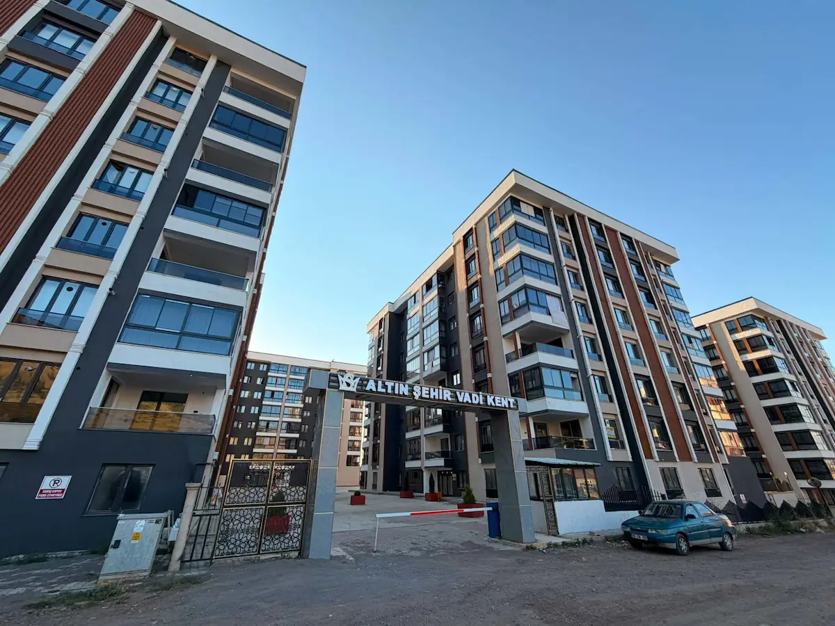 REMAX ARTIS'TEN YILDIZKENT'DE KIRALIK 4+1 DAIRE
