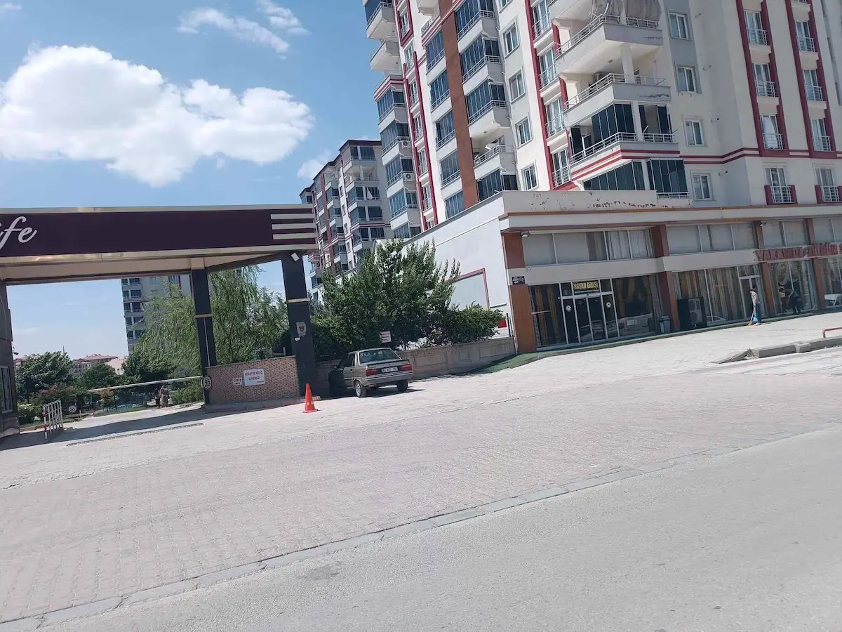 CANBAYLAR YAKAMOZ LİFE DE SATILIK 3+1 DAİRE