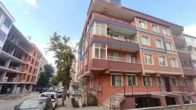 ESENYURT İNÖNÜ MAHALLESİ’NDE 3+1 | 125 M² | 2. KAT | GENİŞ ARSA PAYLI BAKIMLI SATILIK ARAKAT DAİRE