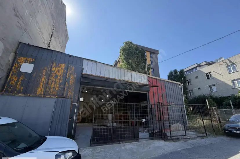 ALEMDAĞ CADDESI ÜZERINDE ÇOK AMAÇLI DÜKKAN VE ARSASISÜLEY