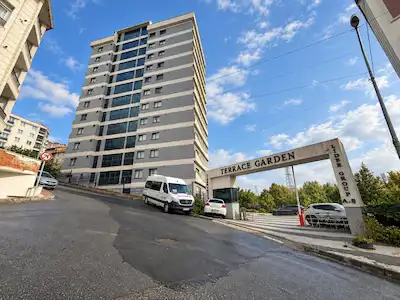 METROBÜSE YAKIN DOĞA MANZARALI EŞYALI KIRALIK 1+1 DAIRE