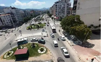 MANİSA’DA ÇARŞI MERKEZİNE YÜRÜME MESAFESİNDE 3+1 GENİŞ ARA KAT DAİRE
