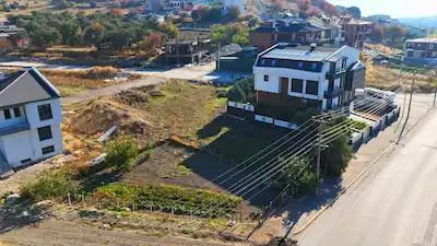 RE/MAX İNCİ'DEN ÇAKMAK CADDESİ ÜZERİ SATILIK PROJEYE UYGUN ARSALAR