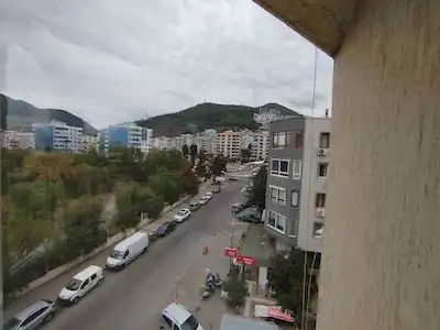 İZMİR NARLIDERE’DE EŞYALI 4+1 | 200 M² NET | JEOTERMAL ISITMALI | TERAS KAT METROYA 30M