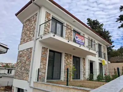 DATÇA MERKEZDE SIFIR 1+1 2. KAT KİRALIK DAİRE