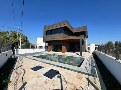REMAX MİD PAŞAKÖY MAH. 7+1 SATILIK HAVUZLU VİLLA