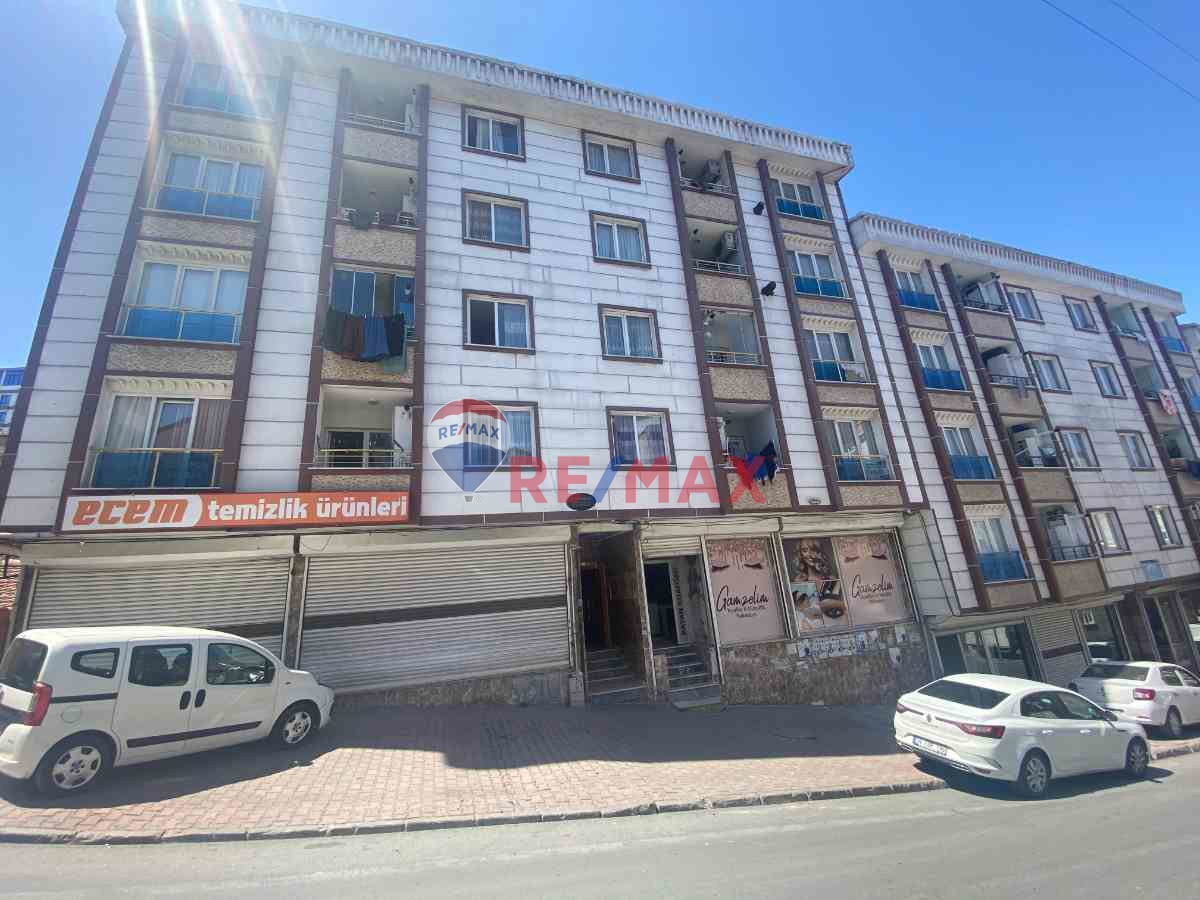 ESENYURT SELAHATTİN EYYUBİ MAHALLESI'NDE 3+1 DAIRE