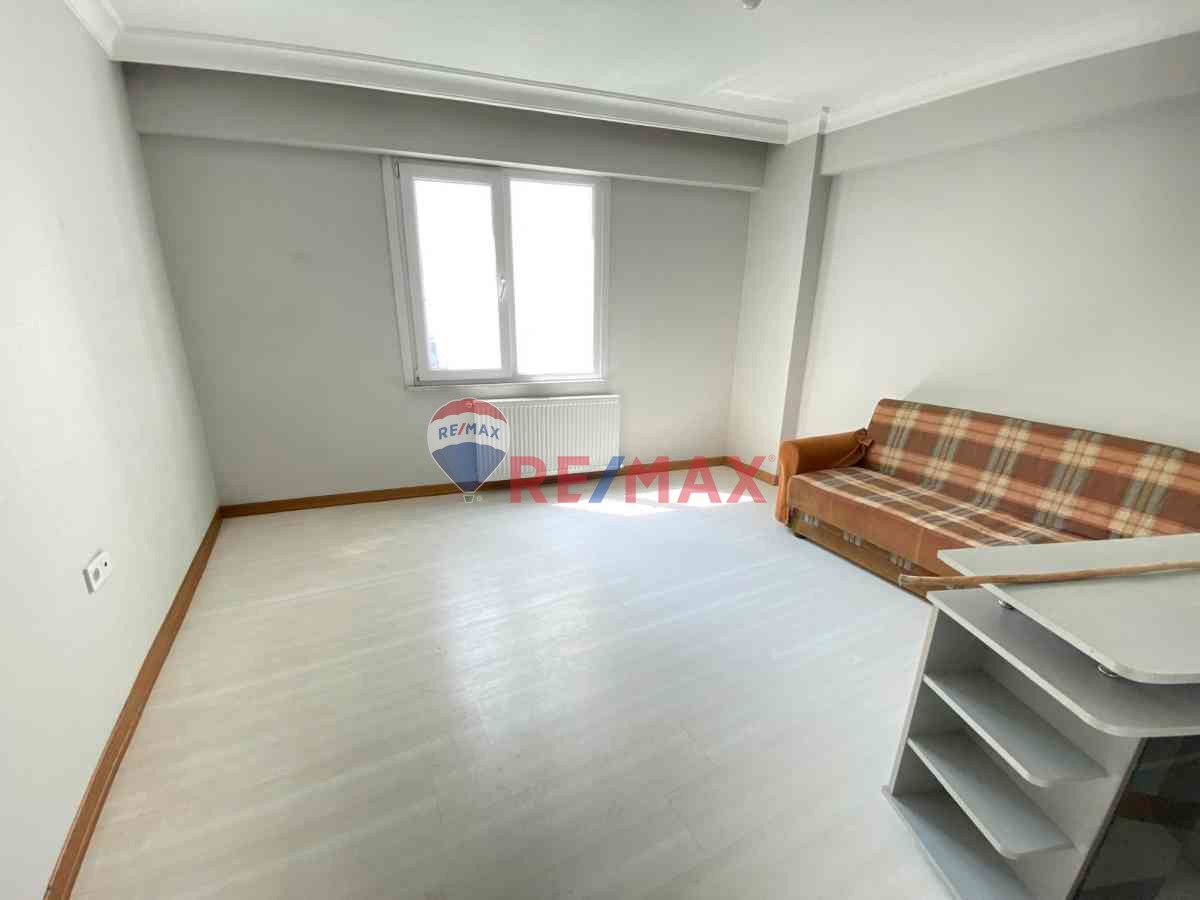 ESENYURT, PİRİREİS MAHALLESİ KİRALIK FERAH 2+1 DAİRE 