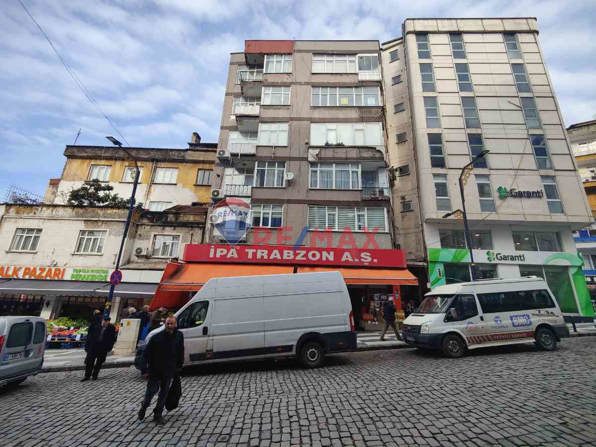 MEYDAN YAKIN ANA CADDE ÜZERİ KİRA GETİRİSİ YÜKSEK 2+1 DAİRE/OFİS