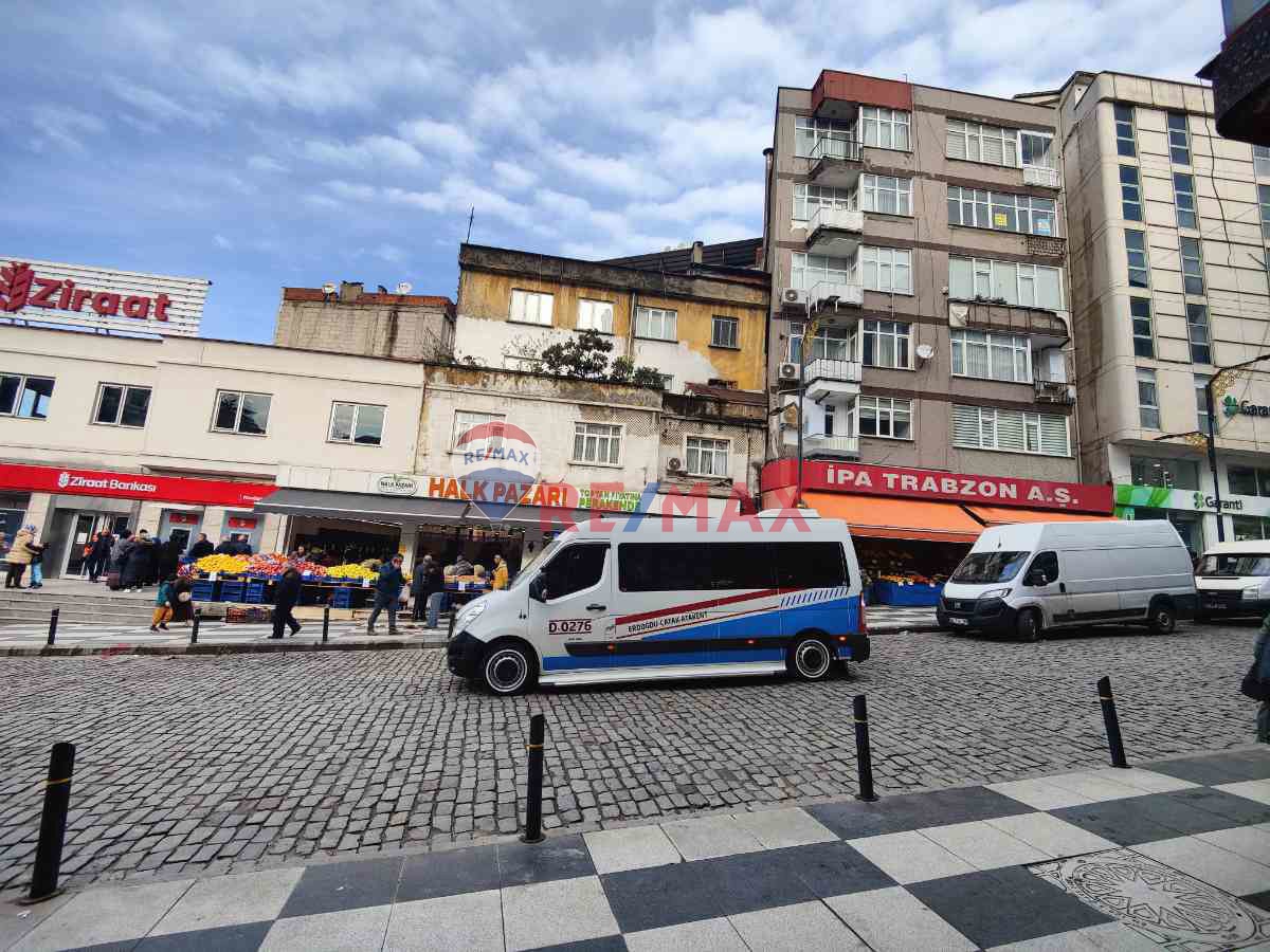 MEYDAN YAKIN ANA CADDE ÜZERİ KİRA GETİRİSİ YÜKSEK 2+1 DAİRE/OFİS