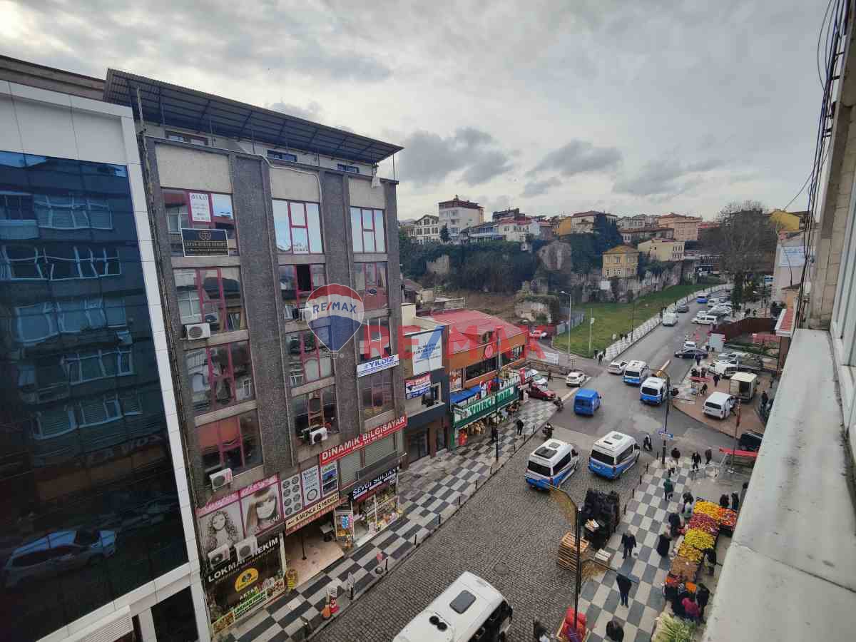 MEYDAN YAKIN ANA CADDE ÜZERİ KİRA GETİRİSİ YÜKSEK 2+1 DAİRE/OFİS
