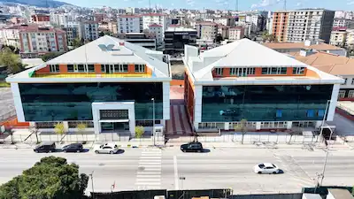 KURTKÖY’DE AZ BULUNAN KIRALIK PLAZA KOMPLEKSI OTEL, OFIS, OKUL, KLINIK, YURT’A UYGUN!