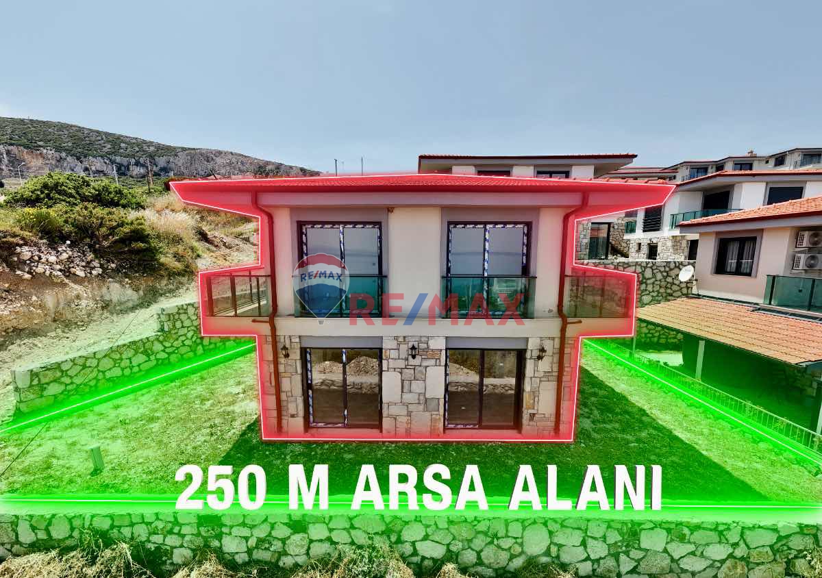 BOZKÖY'DE DENIZE KOMŞU MÜSTAKIL BAHÇELI 3+1 VILLA