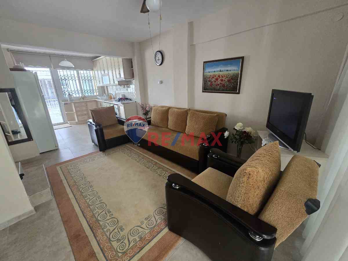 KUŞADASI DENIZE YAKIN KONUMDA SATILIK YAZLIK 