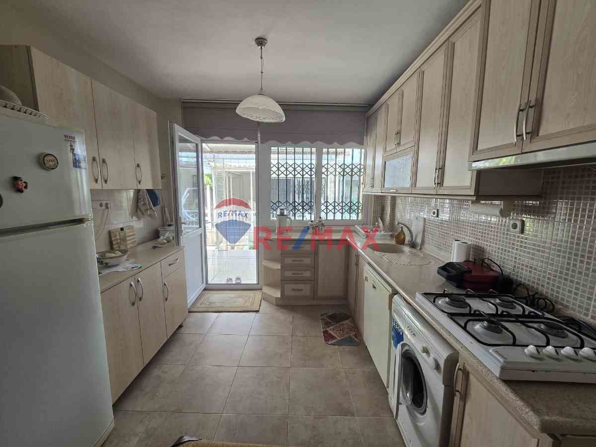 KUŞADASI DENIZE YAKIN KONUMDA SATILIK YAZLIK 