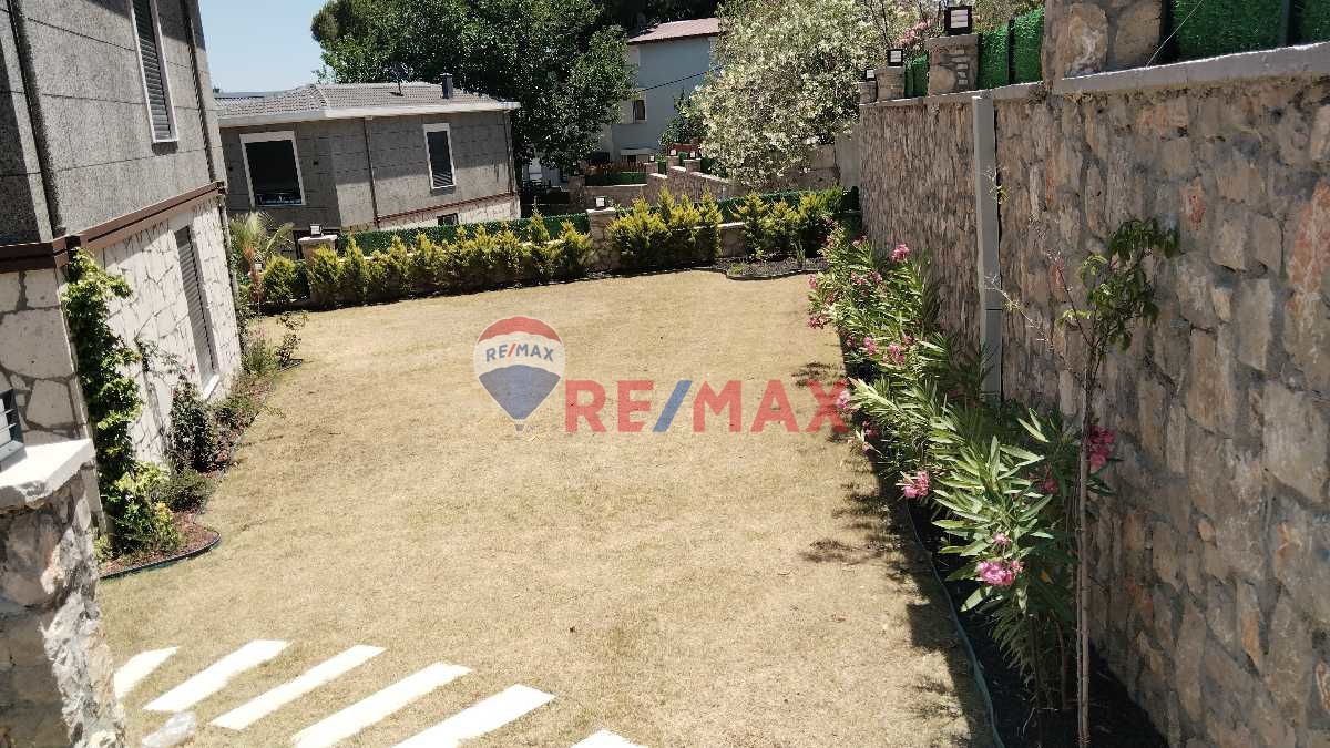 MORDOĞAN'DA 2+1 GENİŞ BAHÇELİ LÜKS TASARIMLI VİLLA