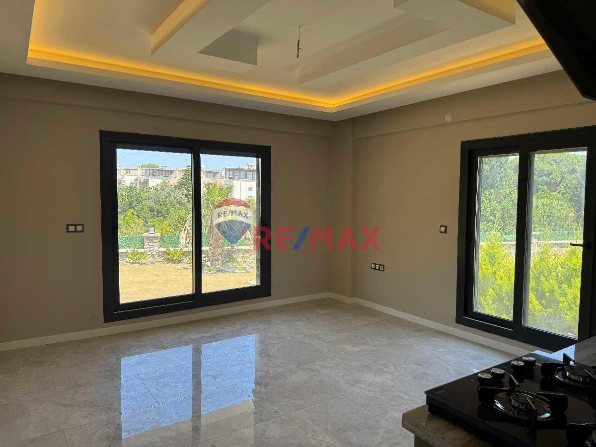 MORDOĞAN'DA 2+1 GENİŞ BAHÇELİ LÜKS TASARIMLI VİLLA