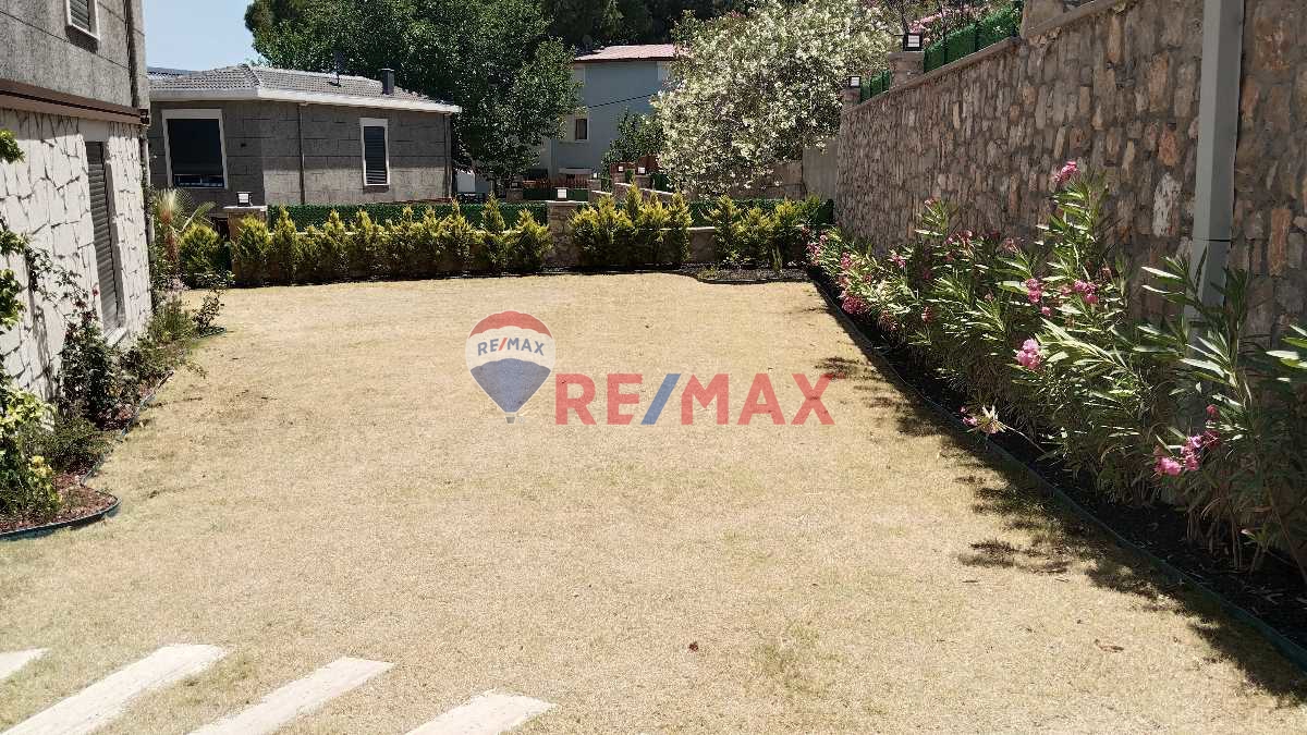 MORDOĞAN'DA 2+1 GENİŞ BAHÇELİ LÜKS TASARIMLI VİLLA