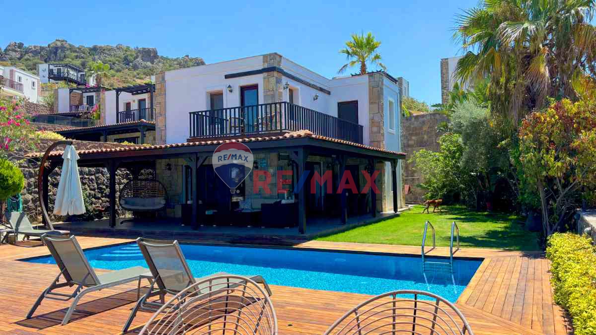 GÜNDOĞAN TAM MÜSTAKİL DENİZ MANZARALI VİLLA