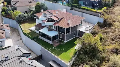 REMAX BEYAZ GENİŞ ARSA ÜZERİNDE, ÖZEL TASARIM LÜKS 4+2 VİLLA